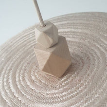 Load image into Gallery viewer, Vintage natural straw colour beret with wood bead by Martine Henry Millinery